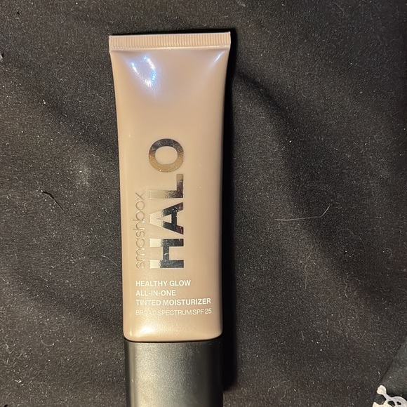 Smashbox HALO Healthy Glow All-In-One Tinted Moisturizer Broad Spectrum SPF 25 - Picture 2 of 4